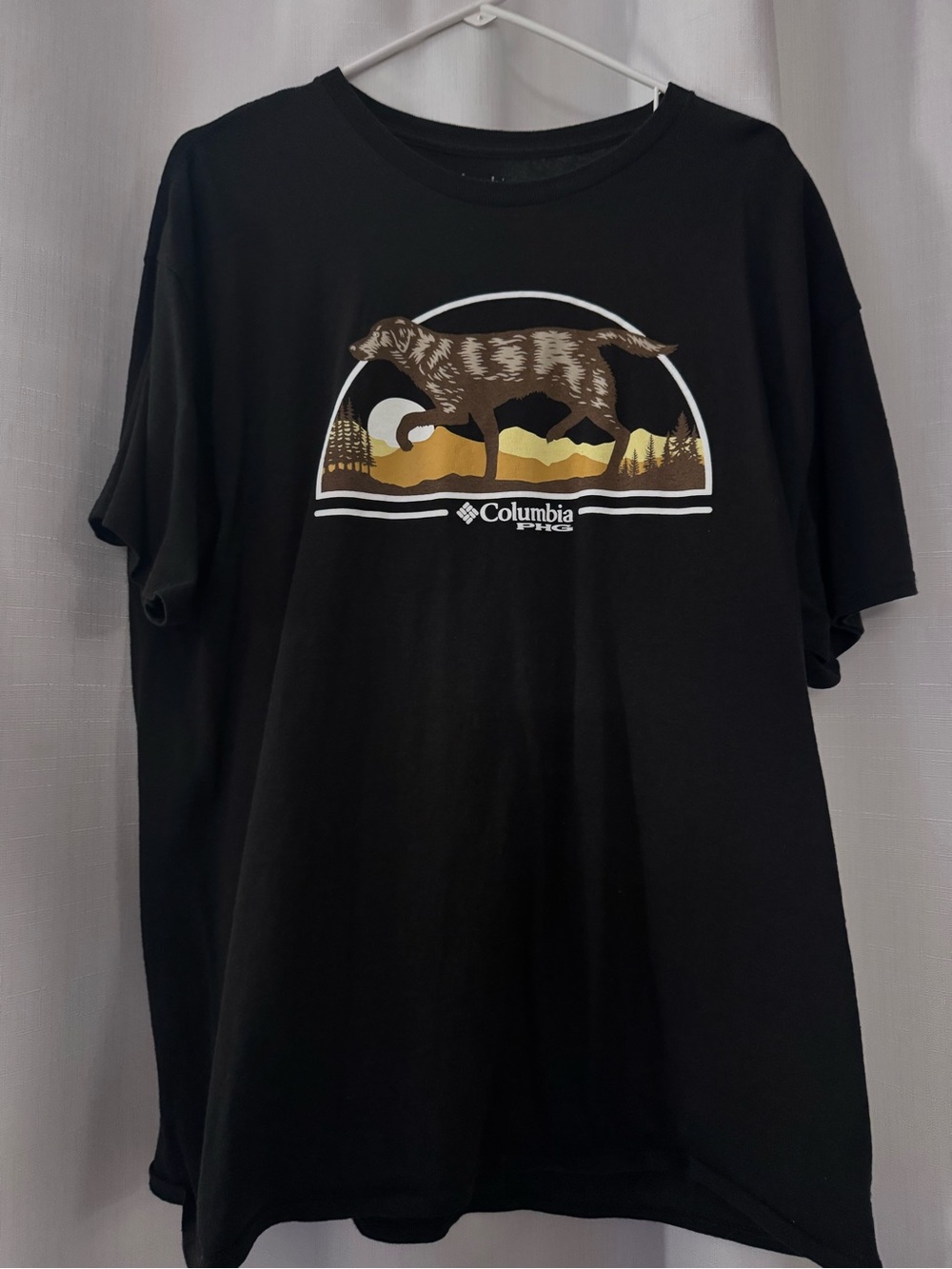 Columbia Black Short Sleeve Graphic Tee with Brown and Gold Wolf Design